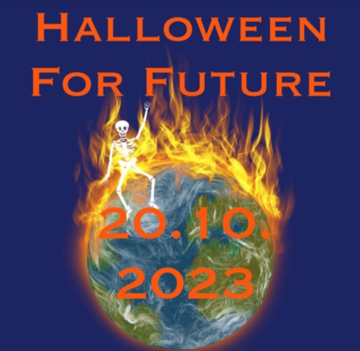 Halloween for Future 20.10.2023. Ein Skelett sitzt auf einer Weltkugel, die in Flammen steht.